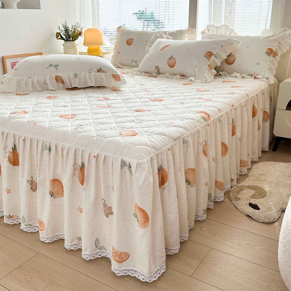 91家纺网 家纺一手货源 找家纺 忘忧草 2026春夏新款全棉纯棉夹棉印花床裙床裙单件 甜桔小兔