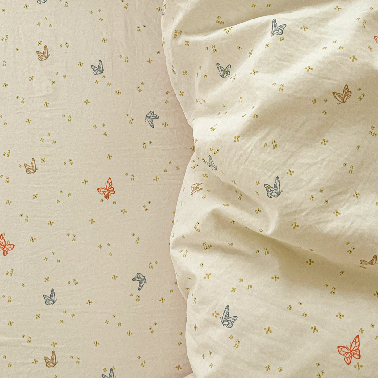 91家纺网 家纺一手货源 找家纺 纽缦家纺 2026新款A类105g仿棉四件套古法水洗棉四件套 彩蝶红