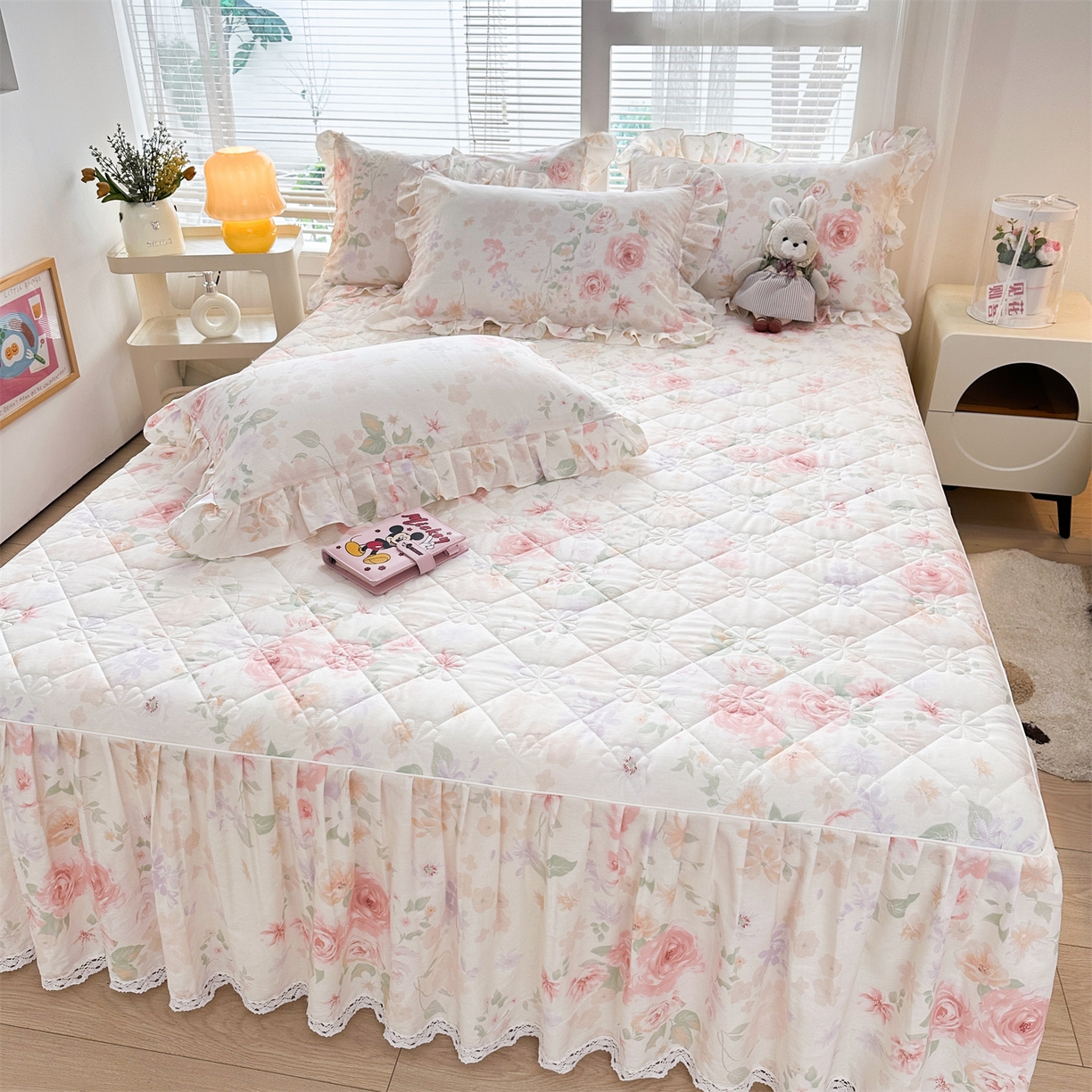 91家纺网 家纺一手货源 找家纺 忘忧草 2026春夏新款全棉纯棉夹棉印花床裙床裙单件 雾飞花