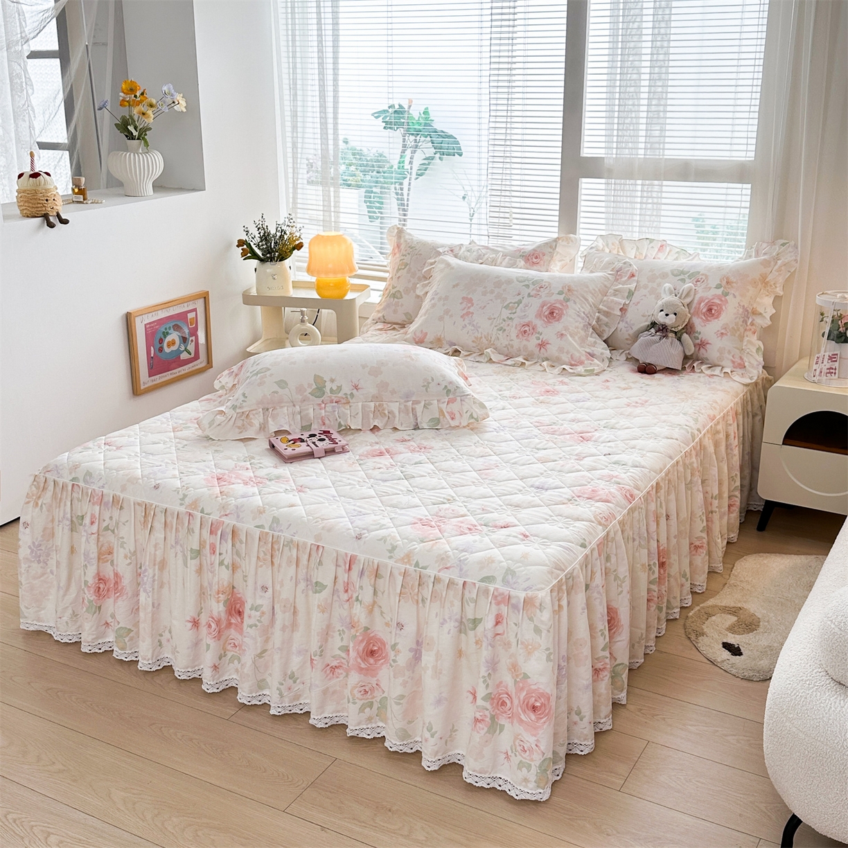 91家纺网 家纺一手货源 找家纺 忘忧草 2026春夏新款全棉纯棉夹棉印花床裙床裙单件 雾飞花