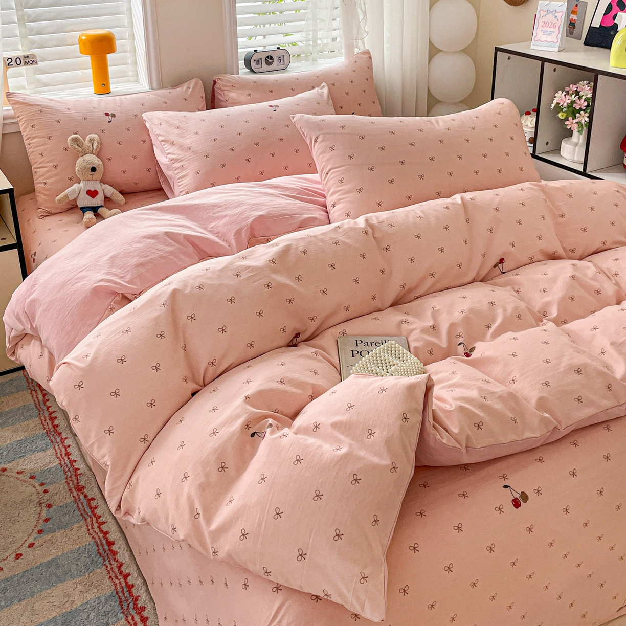 91家纺网 家纺一手货源 找家纺 纽缦家纺 2026新款A类105g仿棉四件套古法水洗棉四件套 梦樱粉