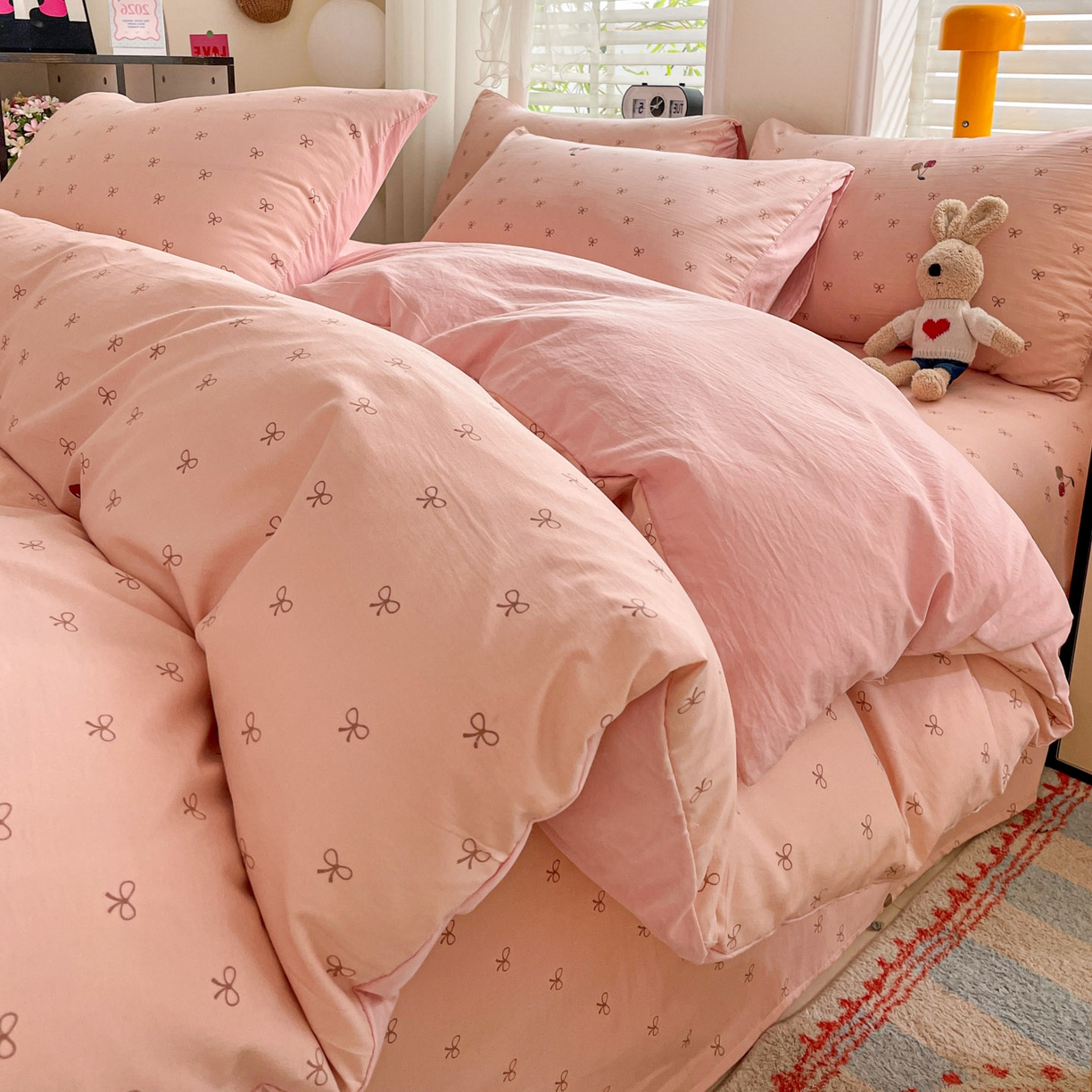 91家纺网 家纺一手货源 找家纺 纽缦家纺 2026新款A类105g仿棉四件套古法水洗棉四件套 梦樱粉