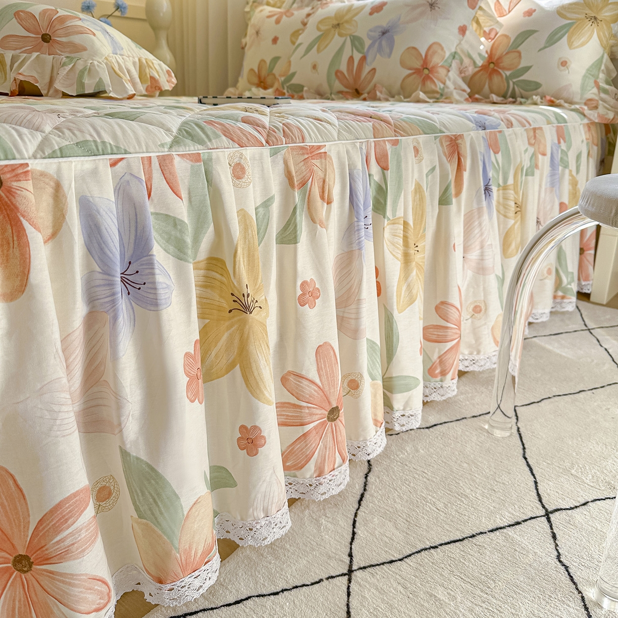 91家纺网 家纺一手货源 找家纺 忘忧草 2026春夏新款全棉纯棉夹棉印花床裙床裙单件 云裳花谷