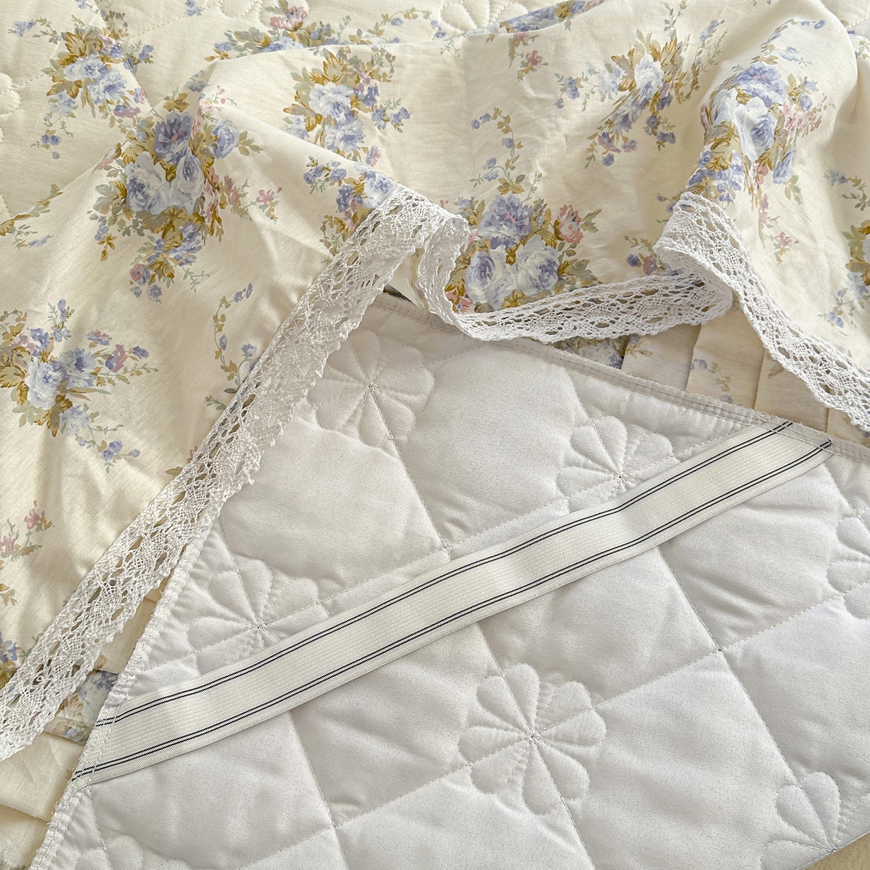 91家纺网 家纺一手货源 找家纺 忘忧草 2026春夏新款全棉纯棉夹棉印花床裙床裙单件 云溪之境