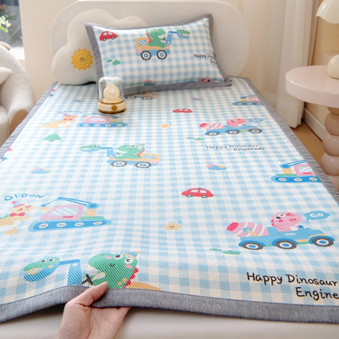 91家纺网 家纺一手货源 找家纺 鱼宝2026新款儿童冰藤席冰丝凉席软席 恐龙车队