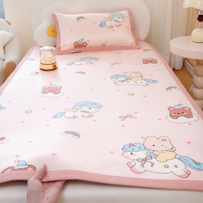 91家纺网 家纺一手货源 找家纺 鱼宝2026新款儿童冰藤席冰丝凉席软席 幸运小马