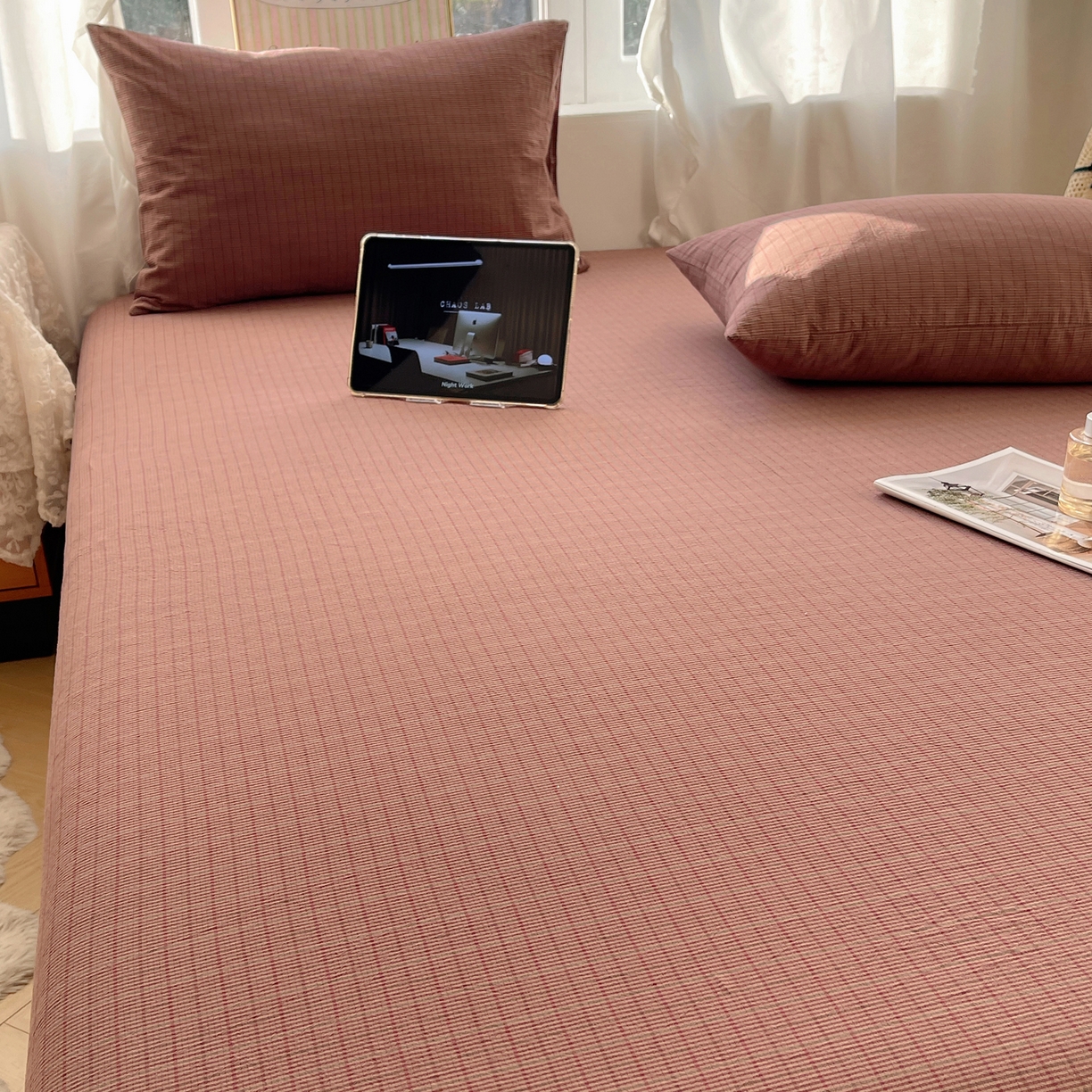 91家纺网 家纺一手货源 找家纺 六巷胡同 2026新款A类全棉纯棉水洗棉色织格子单品床单 床单单件 逐风-红格