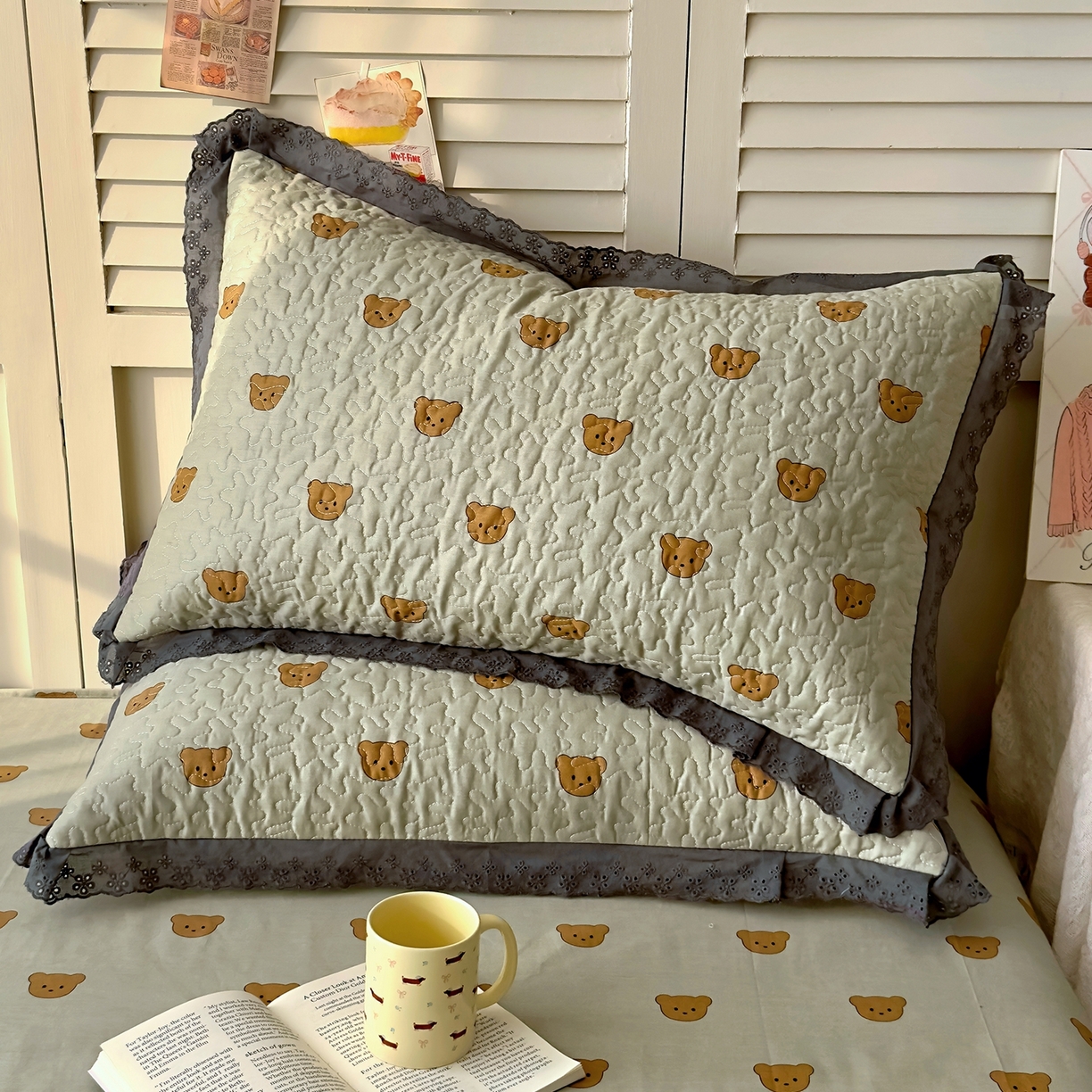 91家纺网 家纺一手货源 找家纺 百寐 2026吸汗防油全棉三层夹棉花边信封加大50*80枕套48*74/40*60枕芯 夹棉-饼干熊