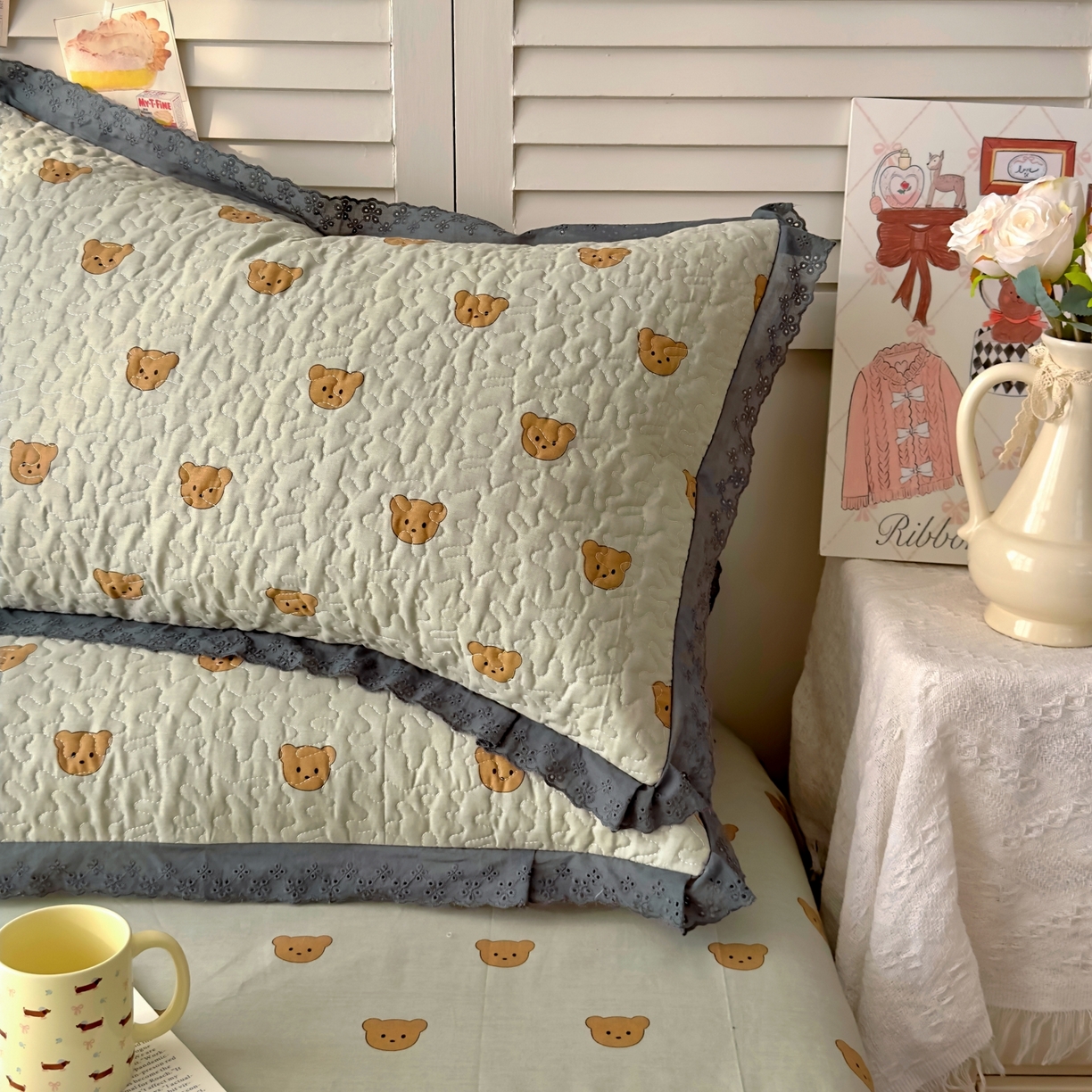 91家纺网 家纺一手货源 找家纺 百寐 2026吸汗防油全棉三层夹棉花边信封加大50*80枕套48*74/40*60枕芯 夹棉-饼干熊