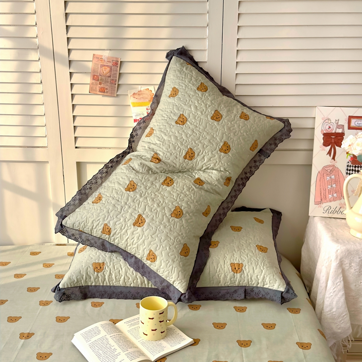 91家纺网 家纺一手货源 找家纺 百寐 2026吸汗防油全棉三层夹棉花边信封加大50*80枕套48*74/40*60枕芯 夹棉-饼干熊