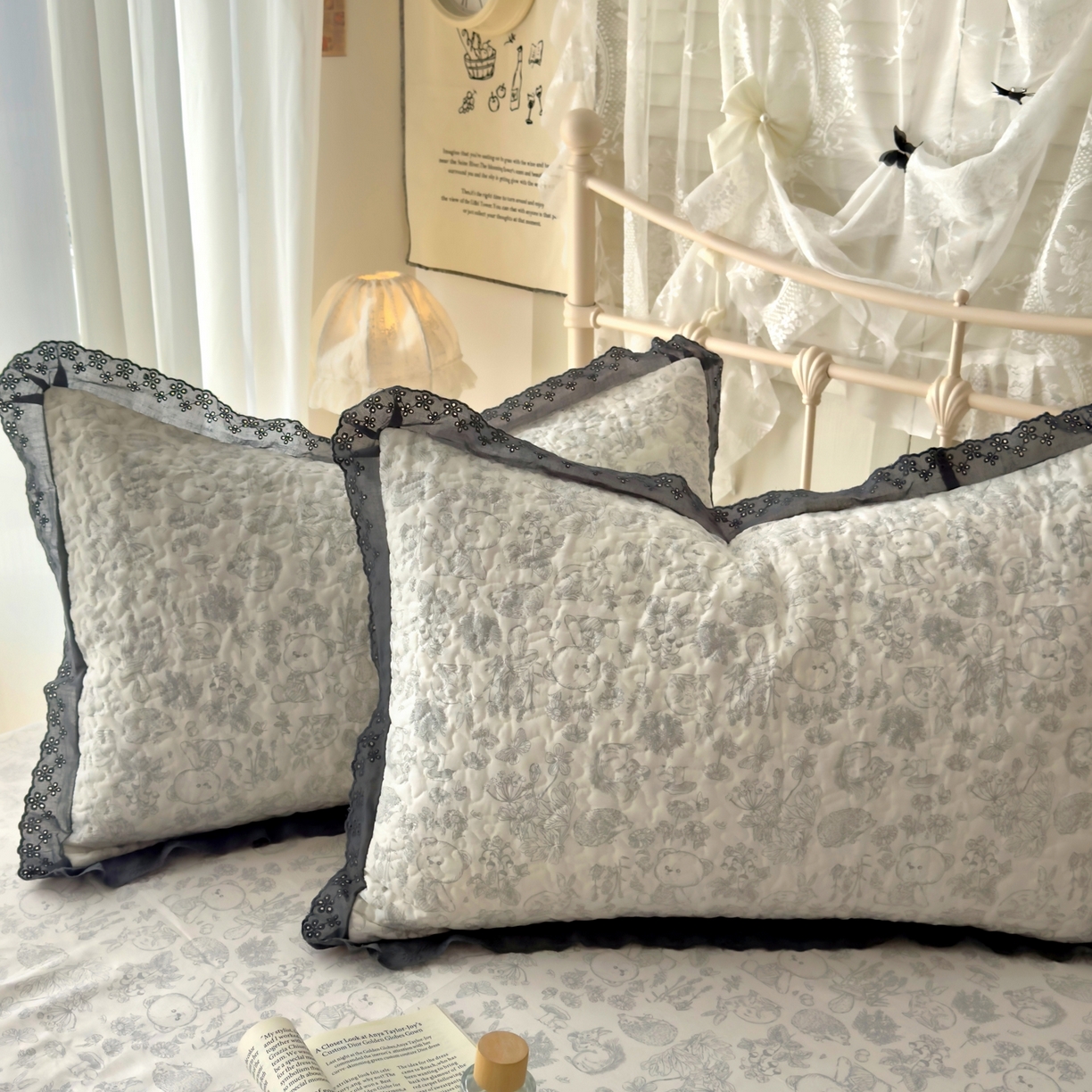 91家纺网 家纺一手货源 找家纺 百寐 2026吸汗防油全棉三层夹棉花边信封加大50*80枕套48*74/40*60枕芯 夹棉-布朗熊