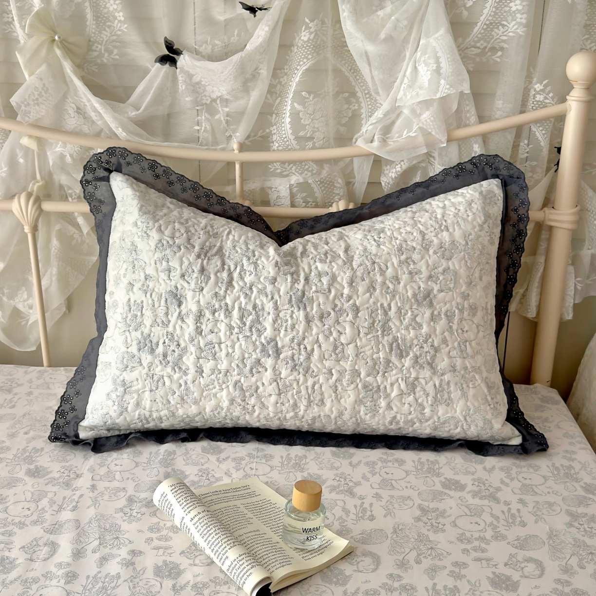 91家纺网 家纺一手货源 找家纺 百寐 2026吸汗防油全棉三层夹棉花边信封加大50*80枕套48*74/40*60枕芯 夹棉-布朗熊