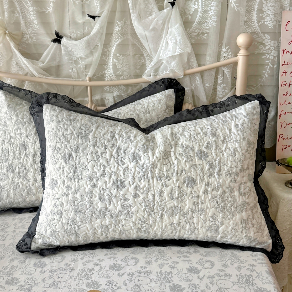 91家纺网 家纺一手货源 找家纺 百寐 2026吸汗防油全棉三层夹棉花边信封加大50*80枕套48*74/40*60枕芯 夹棉-布朗熊