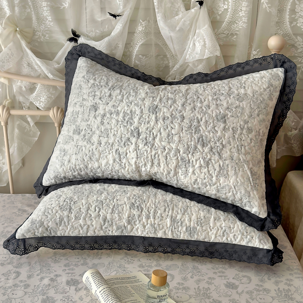 91家纺网 家纺一手货源 找家纺 百寐 2026吸汗防油全棉三层夹棉花边信封加大50*80枕套48*74/40*60枕芯 夹棉-布朗熊