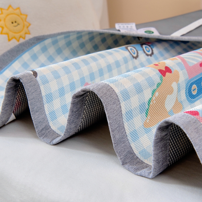 91家纺网 家纺一手货源 找家纺 鱼宝2026新款儿童冰藤席冰丝凉席软席 恐龙车队