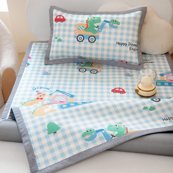 91家纺网 家纺一手货源 找家纺 鱼宝2026新款儿童冰藤席冰丝凉席软席 恐龙车队