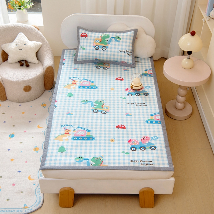 91家纺网 家纺一手货源 找家纺 鱼宝2026新款儿童冰藤席冰丝凉席软席 恐龙车队