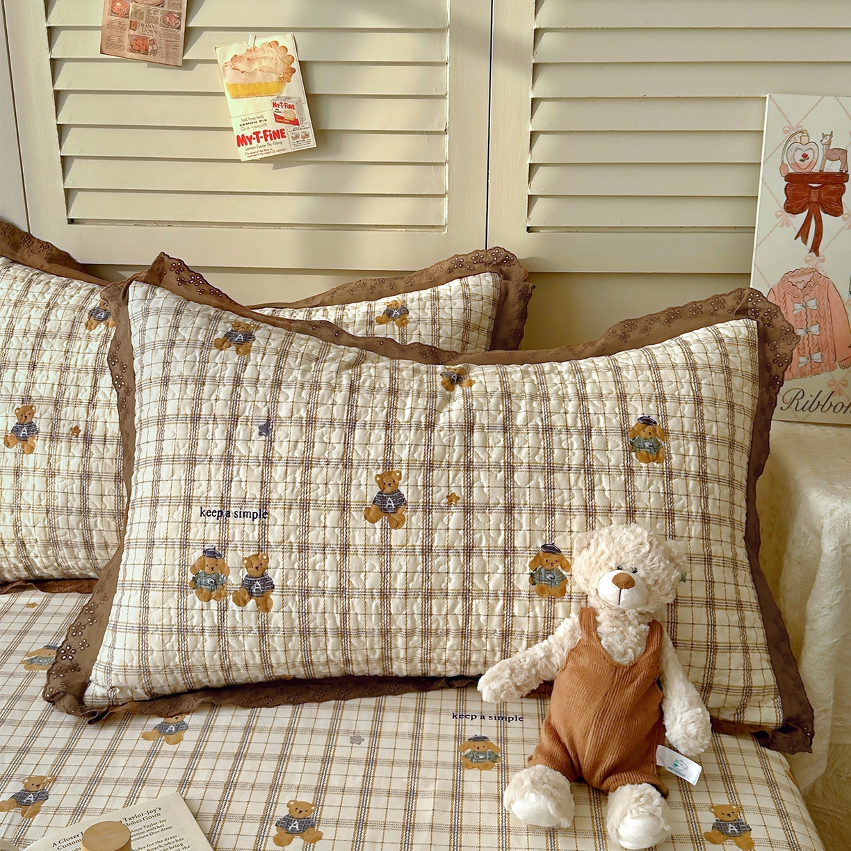 91家纺网 家纺一手货源 找家纺 百寐 2026吸汗防油全棉三层夹棉花边信封加大50*80枕套48*74/40*60枕芯 夹棉-格子熊