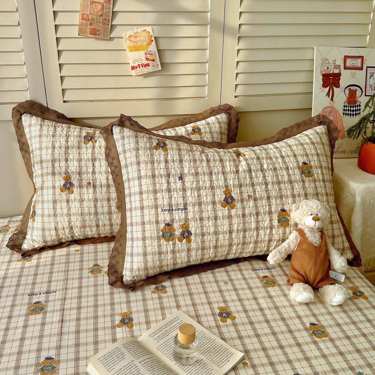 91家纺网 家纺一手货源 找家纺 百寐 2026吸汗防油全棉三层夹棉花边信封加大50*80枕套48*74/40*60枕芯 夹棉-格子熊