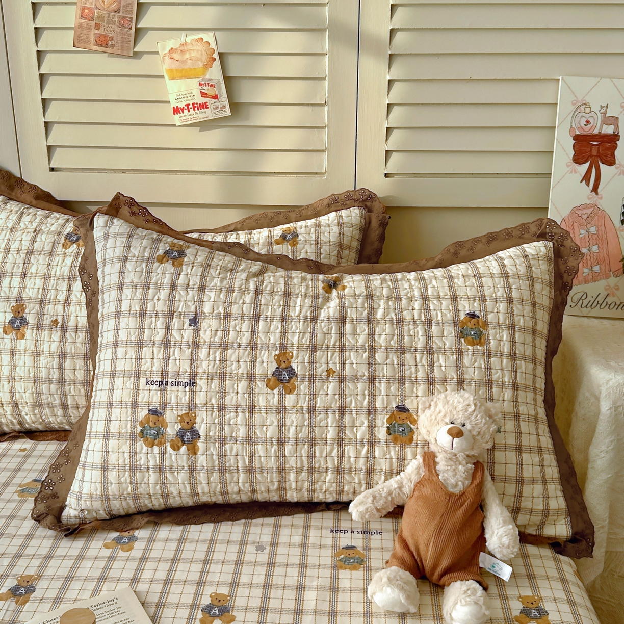 91家纺网 家纺一手货源 找家纺 百寐 2026吸汗防油全棉三层夹棉花边信封加大50*80枕套48*74/40*60枕芯 夹棉-格子熊