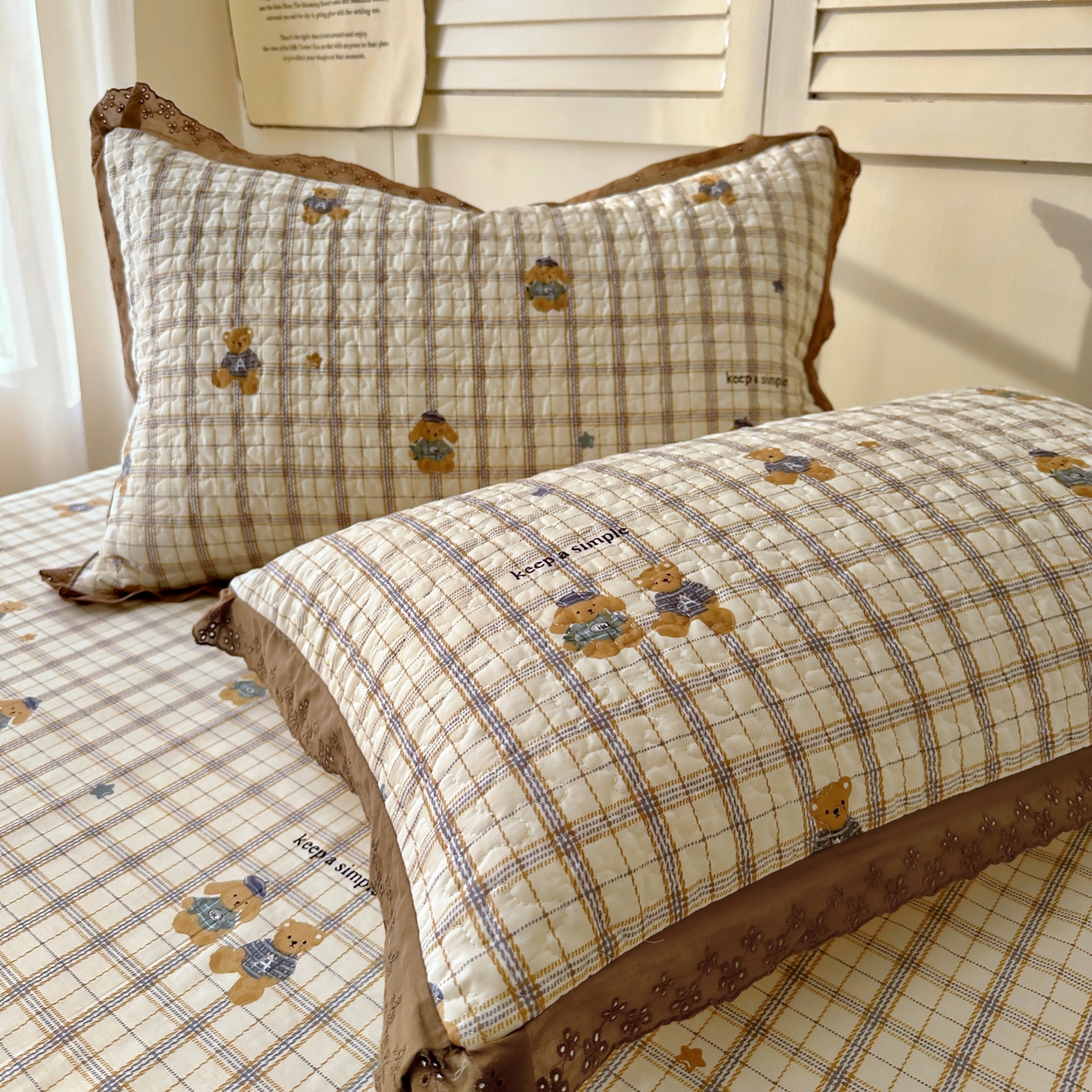 91家纺网 家纺一手货源 找家纺 百寐 2026吸汗防油全棉三层夹棉花边信封加大50*80枕套48*74/40*60枕芯 夹棉-格子熊