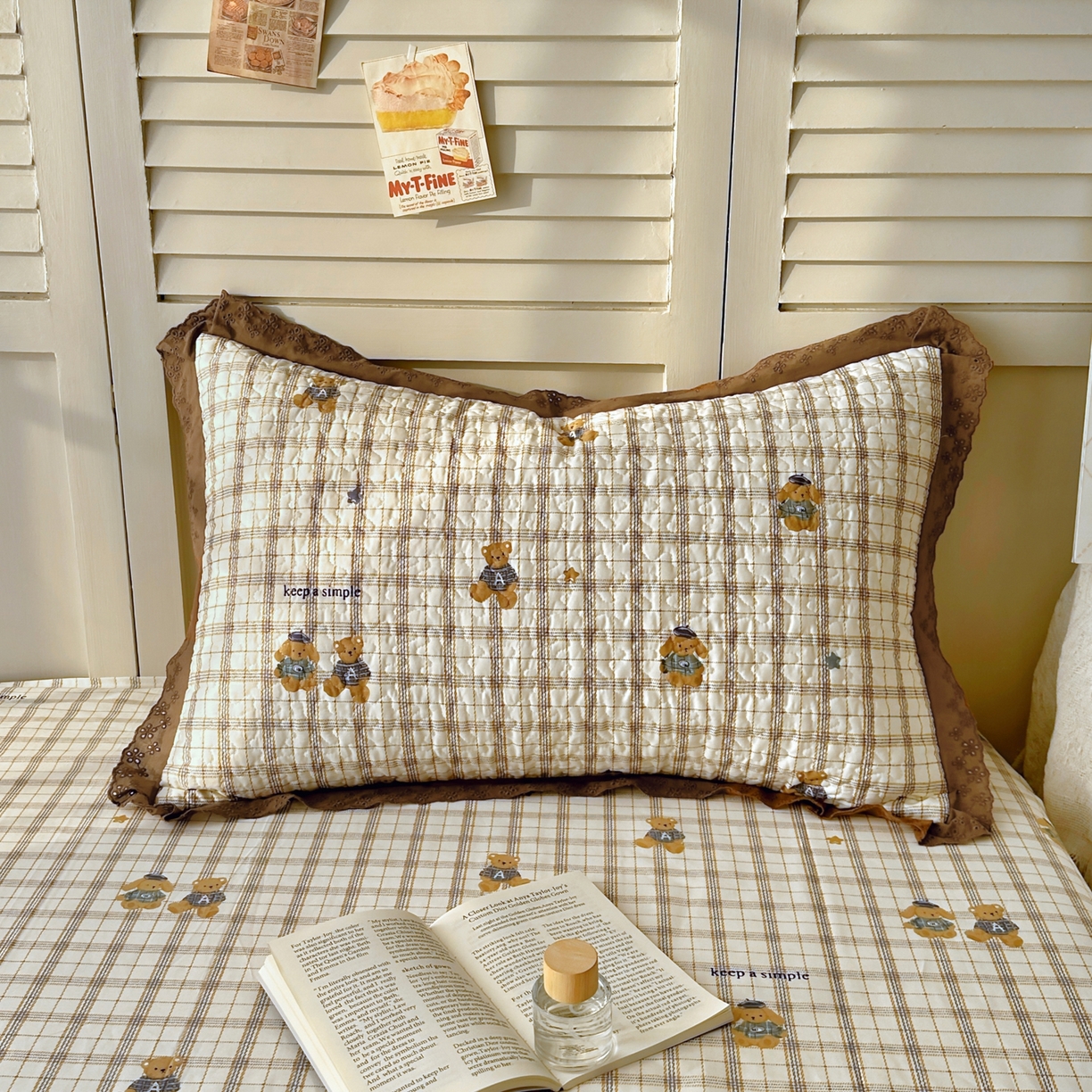 91家纺网 家纺一手货源 找家纺 百寐 2026吸汗防油全棉三层夹棉花边信封加大50*80枕套48*74/40*60枕芯 夹棉-格子熊