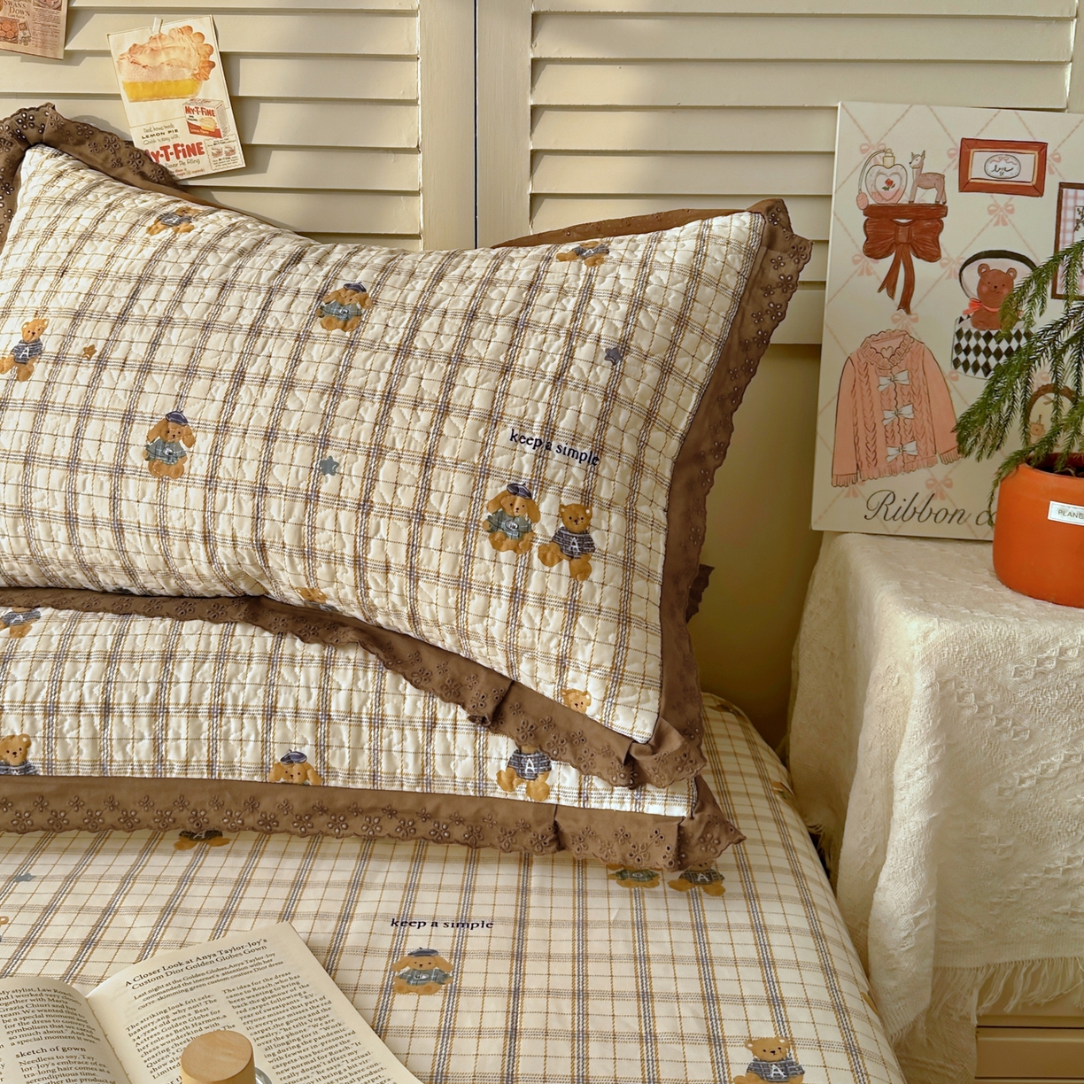 91家纺网 家纺一手货源 找家纺 百寐 2026吸汗防油全棉三层夹棉花边信封加大50*80枕套48*74/40*60枕芯 夹棉-格子熊