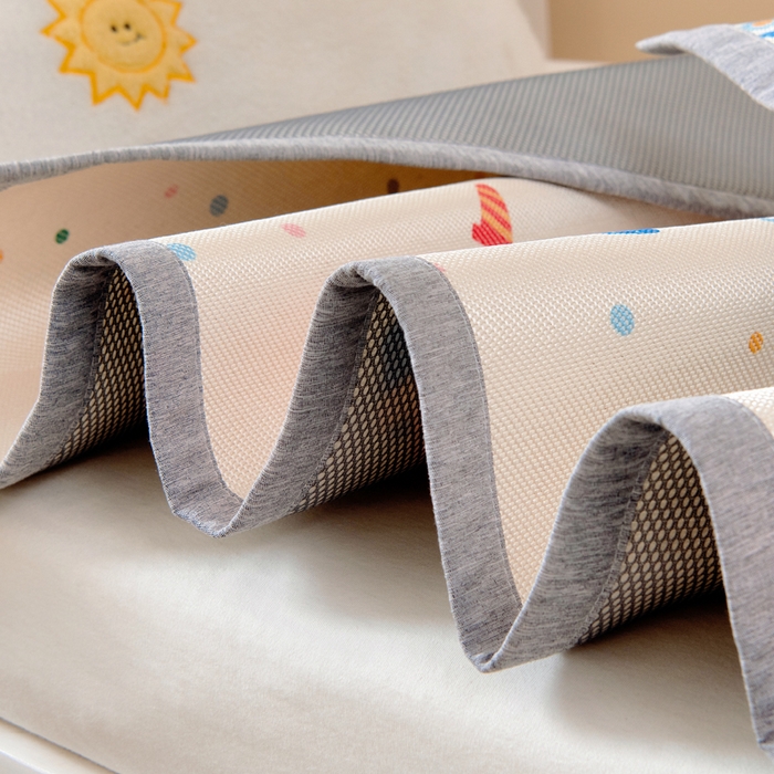 91家纺网 家纺一手货源 找家纺 鱼宝2026新款儿童冰藤席冰丝凉席软席 萌趣小车