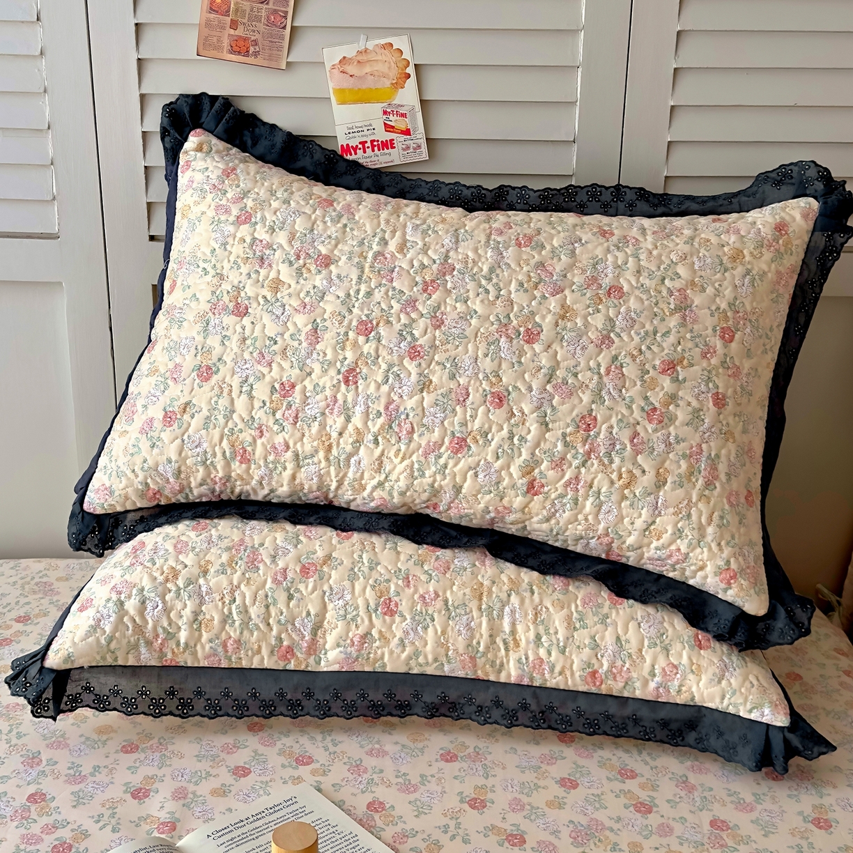 91家纺网 家纺一手货源 找家纺 百寐 2026吸汗防油全棉三层夹棉花边信封加大50*80枕套48*74/40*60枕芯 夹棉-花季