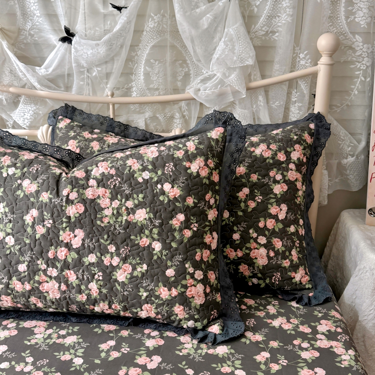 91家纺网 家纺一手货源 找家纺 百寐 2026吸汗防油全棉三层夹棉花边信封加大50*80枕套48*74/40*60枕芯 夹棉-墨池玫瑰