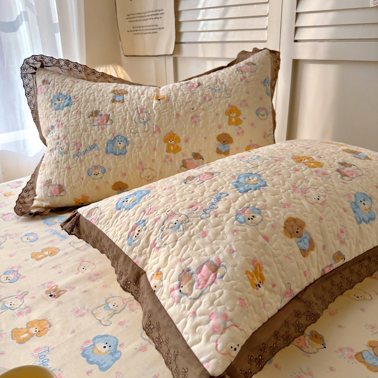 91家纺网 家纺一手货源 找家纺 百寐 2026吸汗防油全棉三层夹棉花边信封加大50*80枕套48*74/40*60枕芯 夹棉-泡芙狗