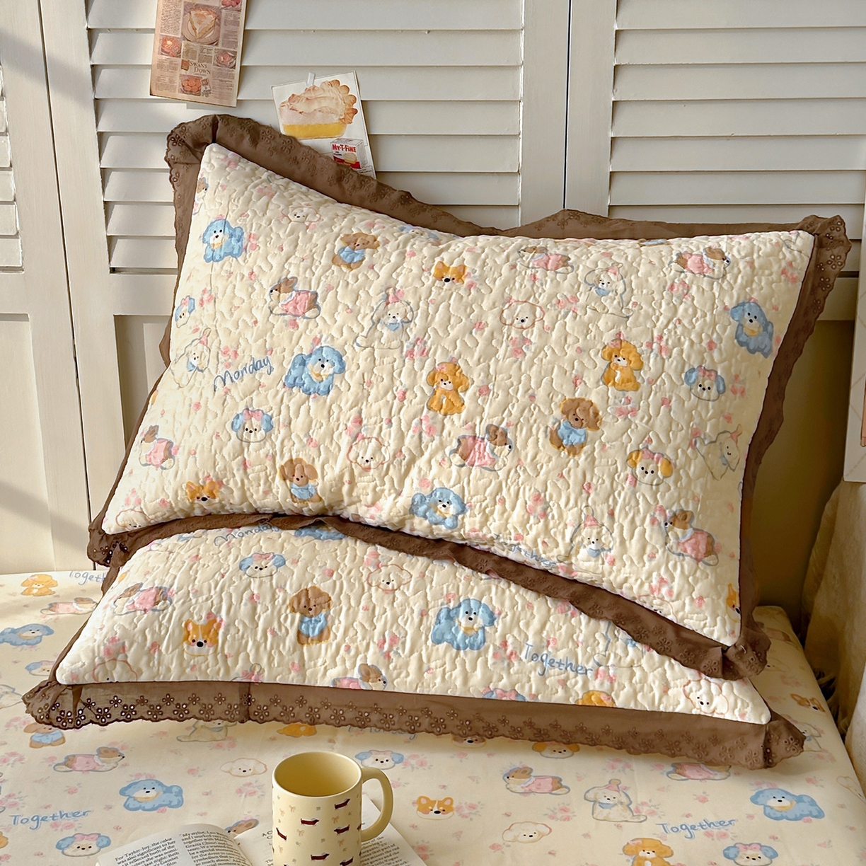 91家纺网 家纺一手货源 找家纺 百寐 2026吸汗防油全棉三层夹棉花边信封加大50*80枕套48*74/40*60枕芯 夹棉-泡芙狗