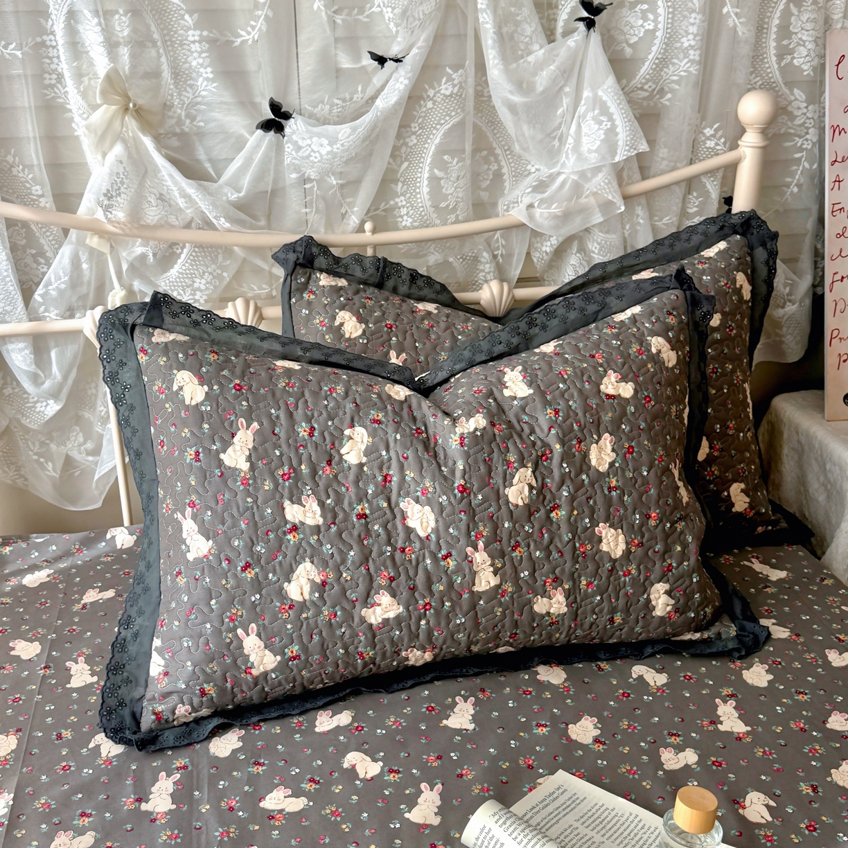 91家纺网 家纺一手货源 找家纺 百寐 2026吸汗防油全棉三层夹棉花边信封加大50*80枕套48*74/40*60枕芯 夹棉-月光兔