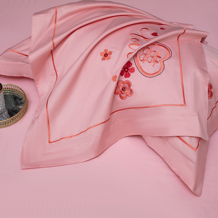 91家纺网 家纺一手货源 找家纺 甜咪咪婚庆 2026春夏新款全棉纯棉绣花结婚婚庆四件套多件套床单床盖款 欢天喜地玉