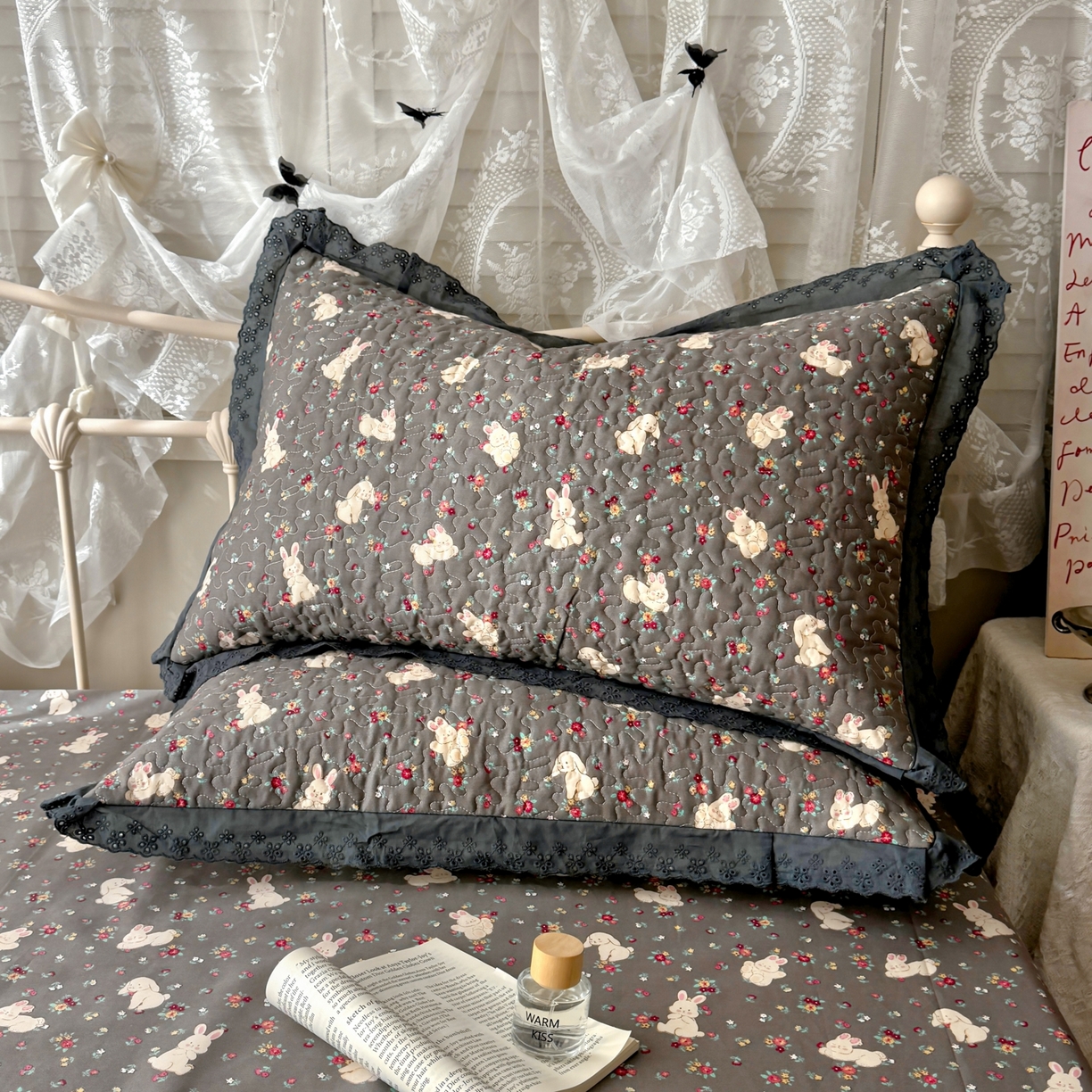 91家纺网 家纺一手货源 找家纺 百寐 2026吸汗防油全棉三层夹棉花边信封加大50*80枕套48*74/40*60枕芯 夹棉-月光兔