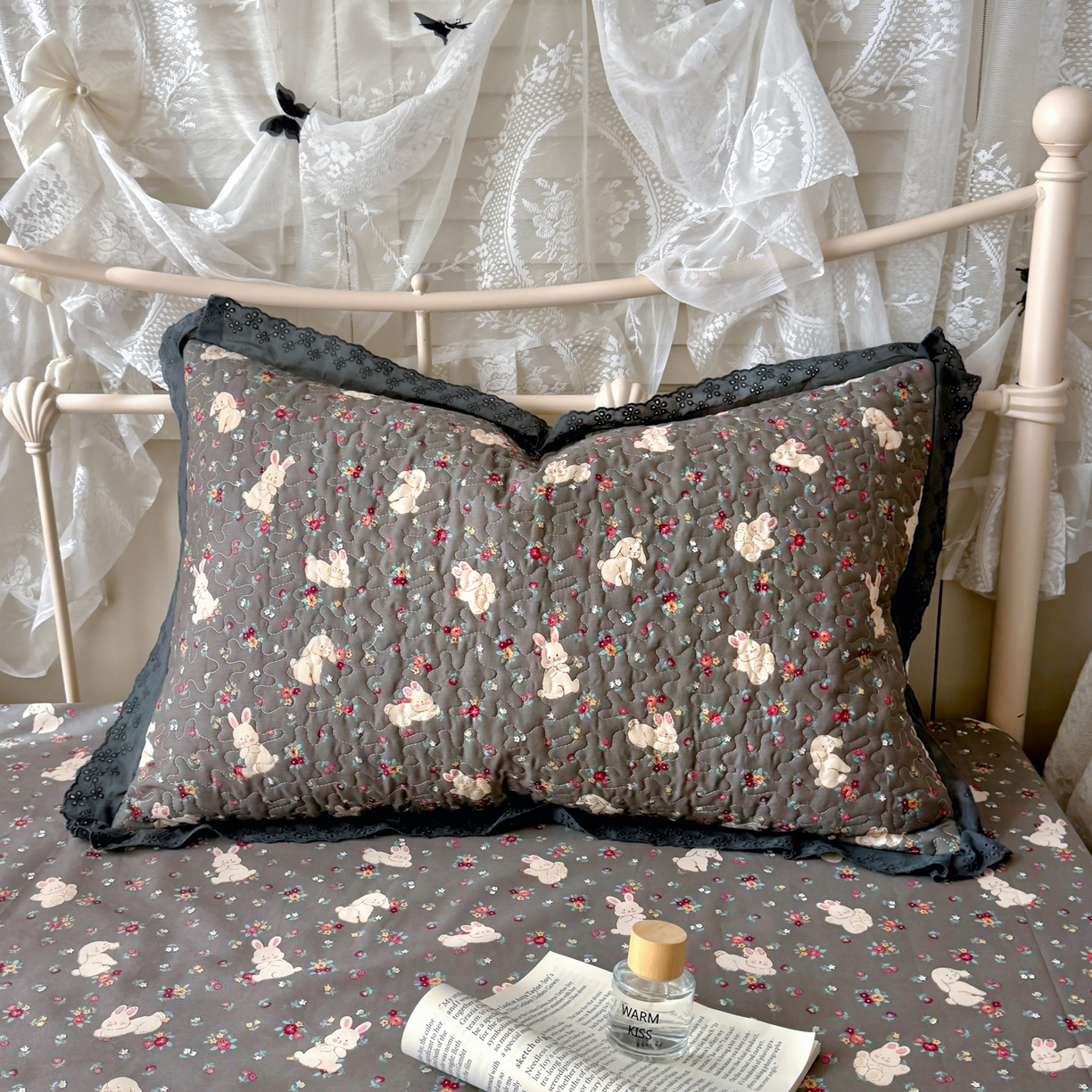 91家纺网 家纺一手货源 找家纺 百寐 2026吸汗防油全棉三层夹棉花边信封加大50*80枕套48*74/40*60枕芯 夹棉-月光兔