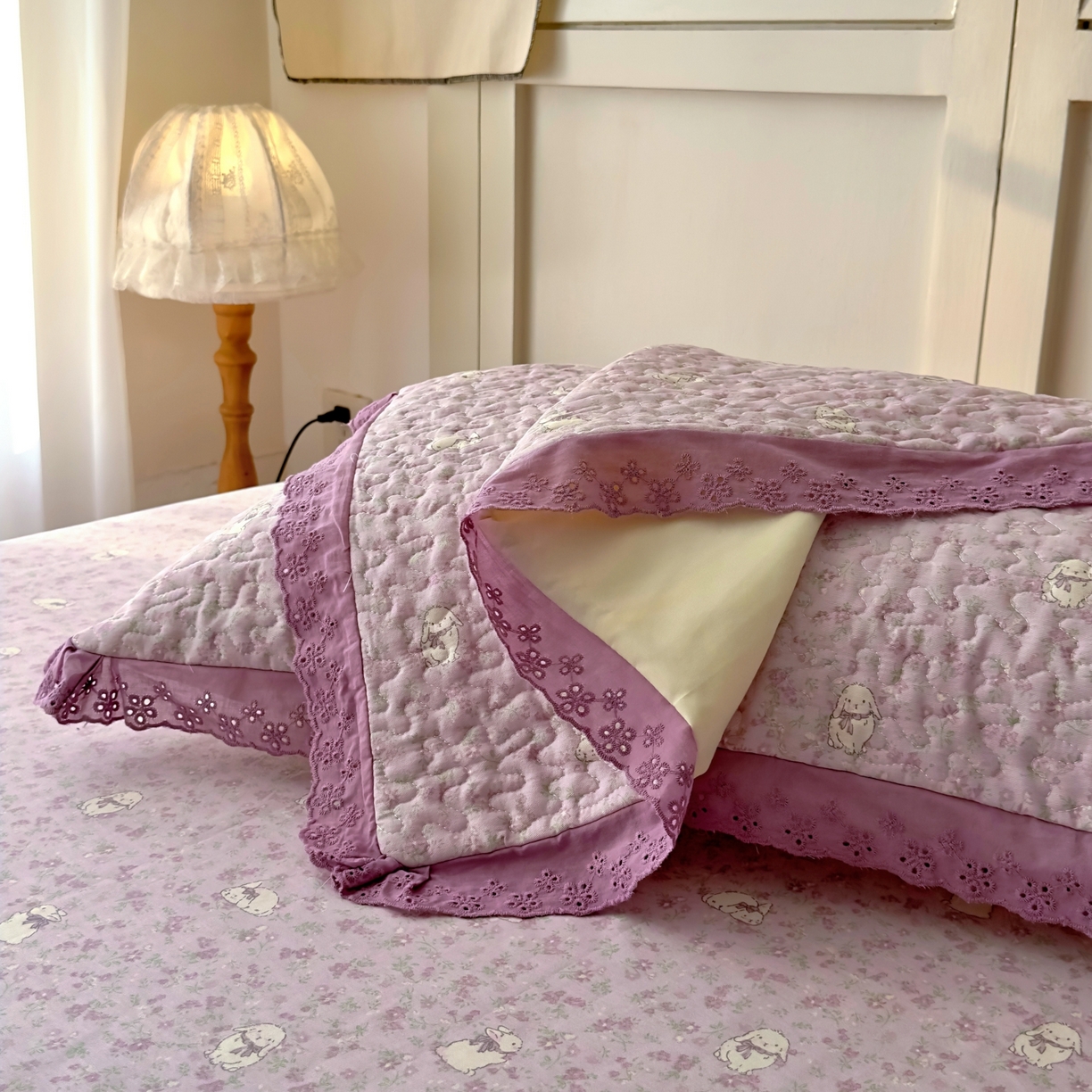 91家纺网 家纺一手货源 找家纺 百寐 2026吸汗防油全棉三层夹棉花边信封加大50*80枕套48*74/40*60枕芯 夹棉-紫小兔