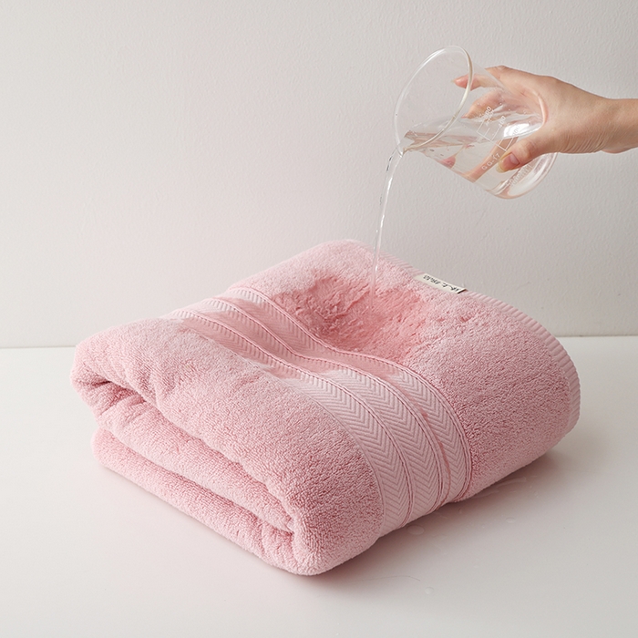 91家纺网 家纺一手货源 找家纺 朴尔家纺-毛巾被 2026年新款32股全棉精织缎档维斯克加厚加大浴巾 组合图仅供展示 90x180cm