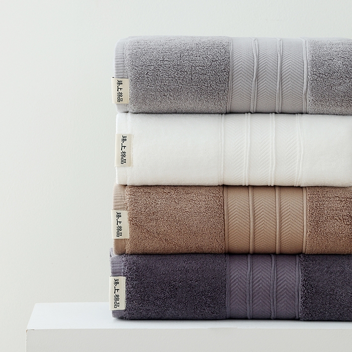 91家纺网 家纺一手货源 找家纺 朴尔家纺-毛巾被 2026年新款32股全棉精织缎档维斯克加厚加大浴巾 组合图仅供展示 90x180cm