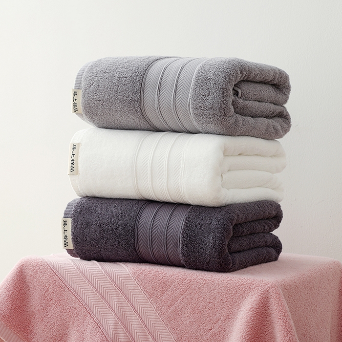 91家纺网 家纺一手货源 找家纺 朴尔家纺-毛巾被 2026年新款32股全棉精织缎档维斯克加厚加大浴巾 组合图仅供展示 90x180cm