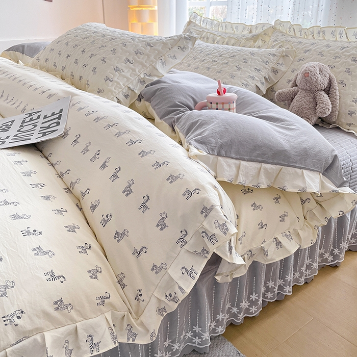 91家纺网 家纺一手货源 找家纺 艺慕家纺 2026新款直播热款古法仿棉AB版水洗棉印花双层蕾丝花边床盖四件套 AB版-斑马乐园