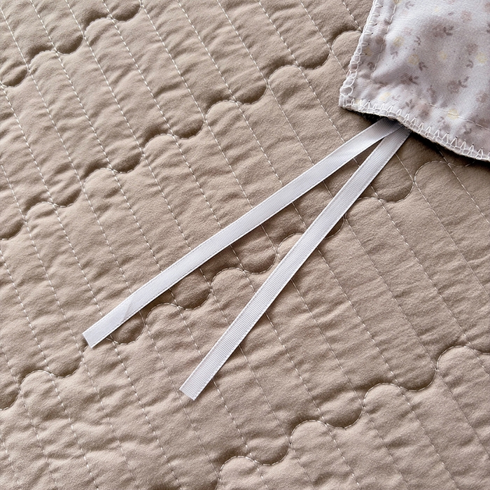 91家纺网 家纺一手货源 找家纺 艺慕家纺 2026新款直播热款古法仿棉AB版水洗棉印花双层蕾丝花边床盖四件套 AB版-丁香小兔