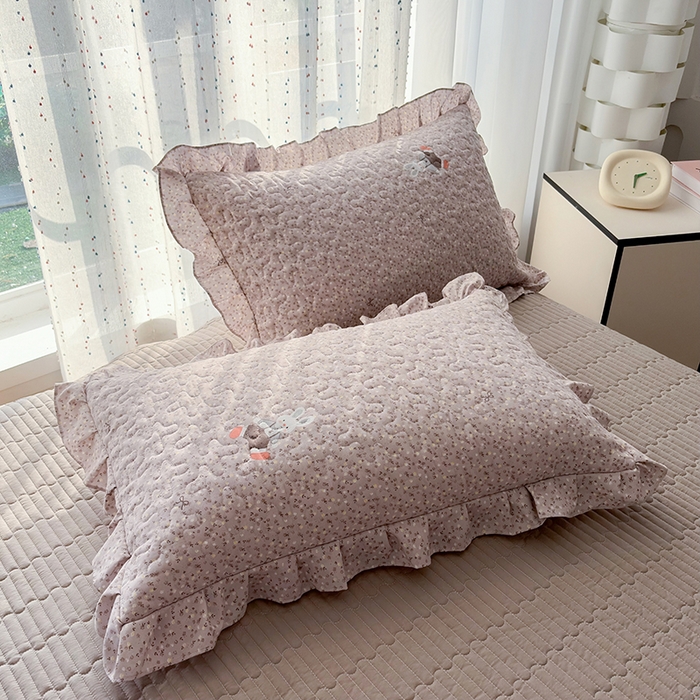 91家纺网 家纺一手货源 找家纺 艺慕家纺 2026新款直播热款古法仿棉AB版水洗棉印花双层蕾丝花边床盖四件套 AB版-丁香小兔