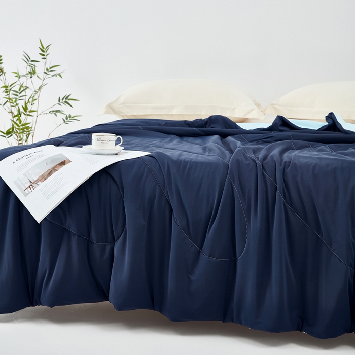 91家纺网 家纺一手货源 找家纺 库里梦家纺 2026春夏新款网红直播爆款A类锦氨深海水藻凉感被夏凉被空调被 藏青-冰蓝