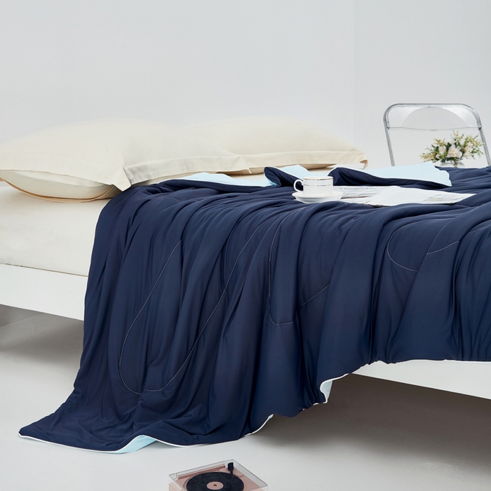 91家纺网 家纺一手货源 找家纺 库里梦家纺 2026春夏新款网红直播爆款A类锦氨深海水藻凉感被夏凉被空调被 藏青-冰蓝