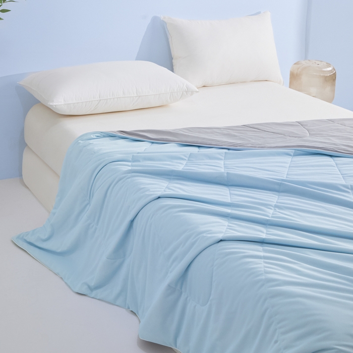 91家纺网 家纺一手货源 找家纺 库里梦家纺 2026春夏新款网红直播爆款A类锦氨深海水藻凉感被夏凉被空调被 冰蓝-灰