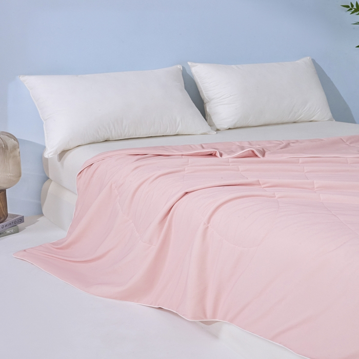 91家纺网 家纺一手货源 找家纺 库里梦家纺 2026春夏新款网红直播爆款A类锦氨深海水藻凉感被夏凉被空调被 桃花粉