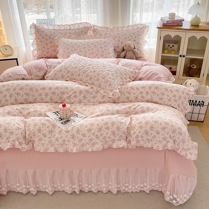91家纺网 家纺一手货源 找家纺 艺慕家纺 2026新款直播热款古法仿棉AB版水洗棉印花双层蕾丝花边床盖四件套 AB版-粉色樱花