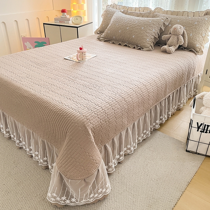 91家纺网 家纺一手货源 找家纺 艺慕家纺 2026新款直播热款古法仿棉AB版水洗棉印花双层蕾丝花边床盖四件套 AB版-咖色蝴蝶结