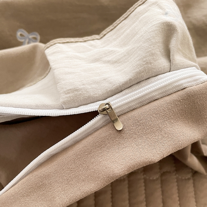 91家纺网 家纺一手货源 找家纺 艺慕家纺 2026新款直播热款古法仿棉AB版水洗棉印花双层蕾丝花边床盖四件套 AB版-咖色蝴蝶结